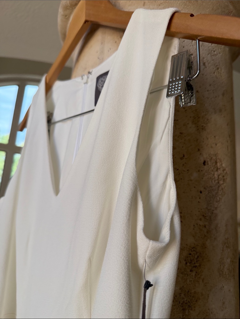 Sleeveless Creme Ivory Colored V-Neck Jumpsuit with Waist Tie Sz 6 - Picture 8 of 13
